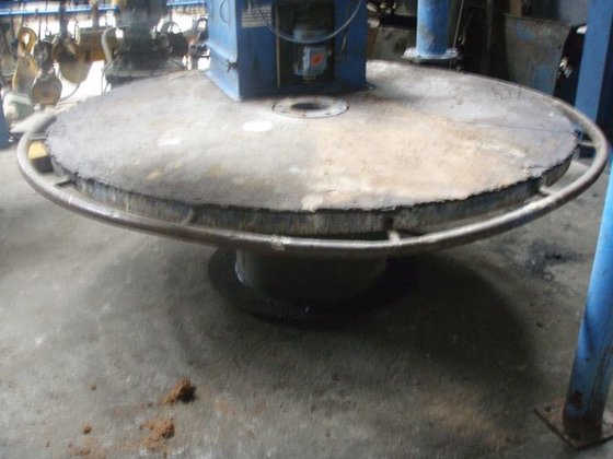 呋喃砂螺旋搅拌机 BORDEN，± 2 吨/小时，带料仓