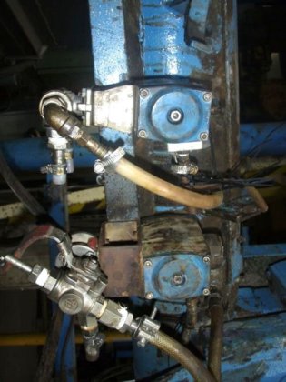 呋喃砂螺旋搅拌机 BORDEN，± 2 吨/小时，带料仓