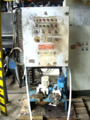 呋喃砂螺旋搅拌机 BORDEN，± 2 吨/小时，带料仓