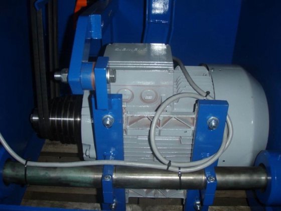 一台石台磨床 REMA，600SK 型，60 米/秒