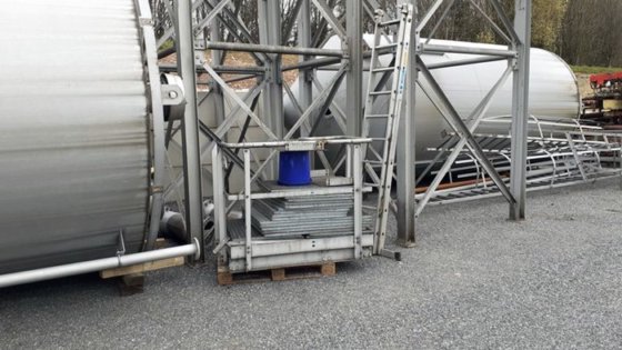 三层砂仓 2 x ±35 立方米；1