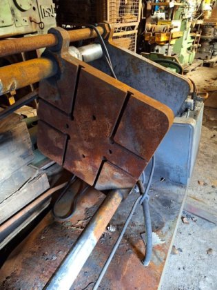 Gravity casting machine, useful dimensions