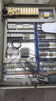 打磨室 ±4,4×2,3×2,5 米，带机械手，最大重量 750 公斤