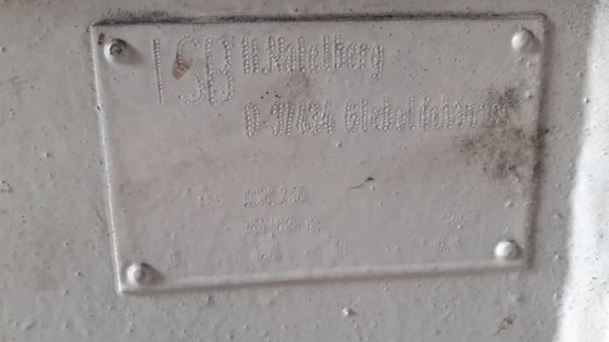 打磨室 ±4,4×2,3×2,5 米，带机械手，最大重量 750 公斤