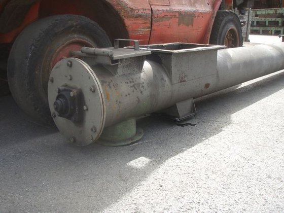 螺旋输送机 6050 毫米，直径 380 毫米