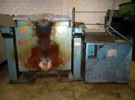 傾斜可能なアルミ溶解炉 MORGAN ± 600 kg、ガス加熱式