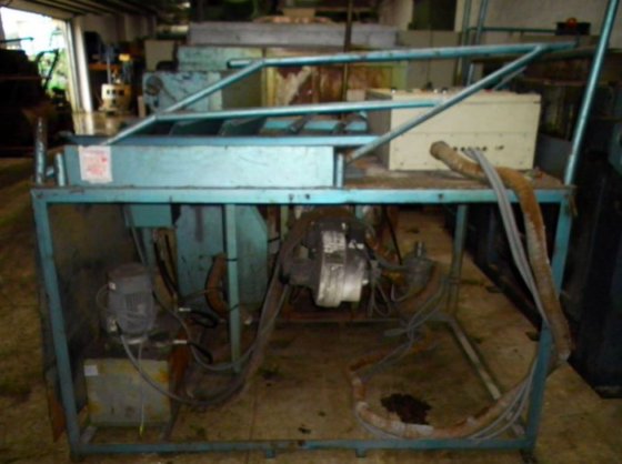 傾斜可能なアルミ溶解炉 MORGAN ± 600 kg、ガス加熱式