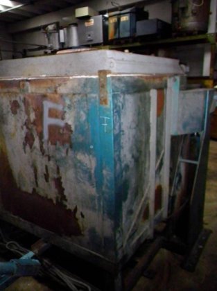 傾斜可能なアルミ溶解炉 MORGAN ± 600 kg、ガス加熱式