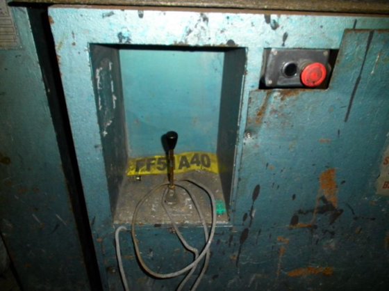 可倾斜式 MORGAN 铝熔炉，± 600 千克，气体加热