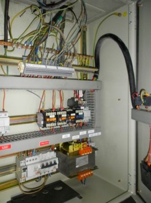 傾斜可能なアルミ溶解炉 MORGAN ± 600 kg、ガス加熱式