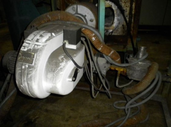 可倾斜式 MORGAN 铝熔炉，± 600 千克，气体加热