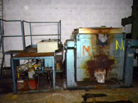 可倾斜式 MORGAN 铝熔炉，± 600 千克，气体加热