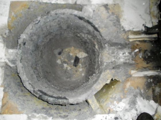 可倾斜式 MORGAN 铝熔炉，± 600 千克，气体加热