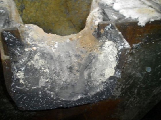 傾斜可能なアルミ溶解炉 MORGAN ± 600 kg、ガス加熱式