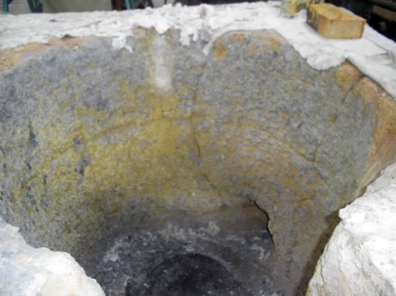 可倾斜式 MORGAN 铝熔炉，± 600 千克，气体加热