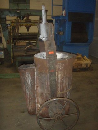 处理钢包 ± 600 千克，带茶壶嘴和行星齿轮