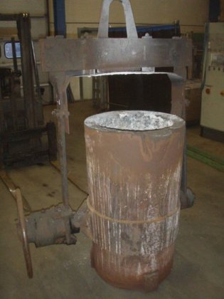 処理取鍋 ± 600 kg、ティーポット注ぎ口および遊星ギア付き