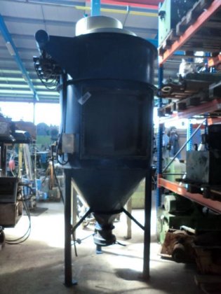 Freehand sandblast unit with dust