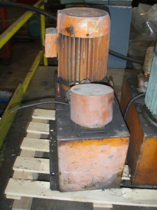 液压升降台 3 吨，1.8 x 1.3