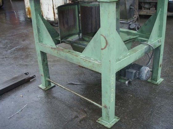 带计量螺杆的 Sall 方形储罐 EMDE