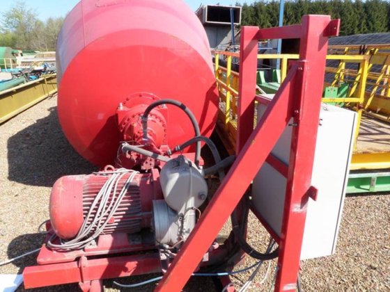 水泥搅拌机，± 6 立方米