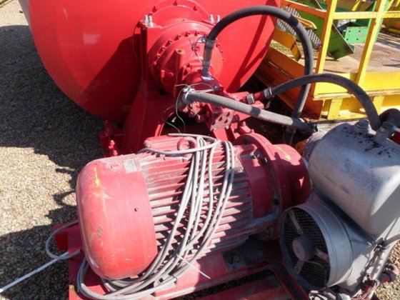 セメントミキサー、± 6 m³