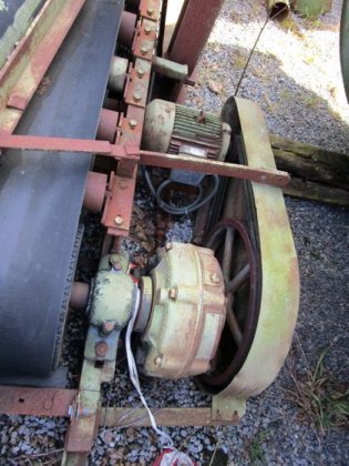 料仓，± 2 立方米，带卸料输送机