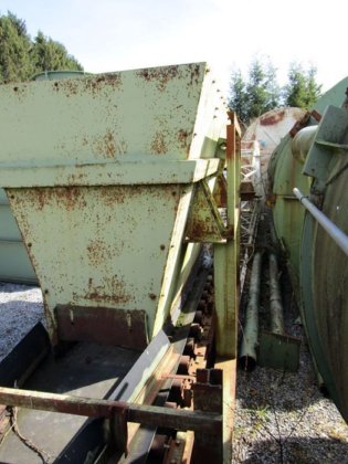 料仓，± 2 立方米，带卸料输送机