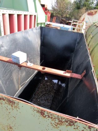 料仓，± 2 立方米，带卸料输送机