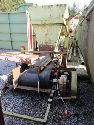 料仓，± 2 立方米，带卸料输送机