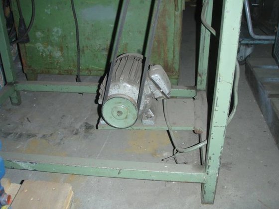 水平带式砂纸机，450 毫米 x 150 毫米