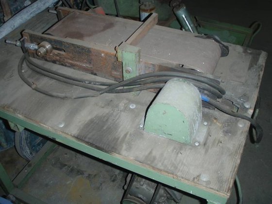 水平带式砂纸机，450 毫米 x 150 毫米