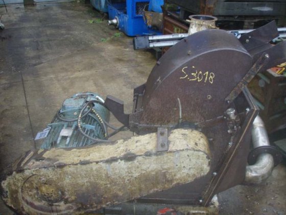 ハンマーミル、15 kW、穴あき底部付き