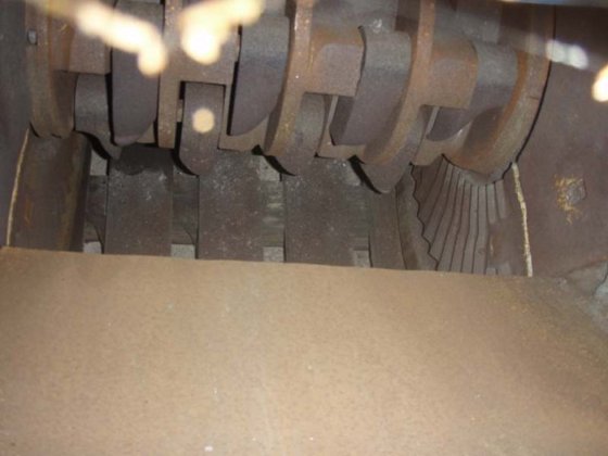 ハンマーミル、15 kW、穴あき底部付き