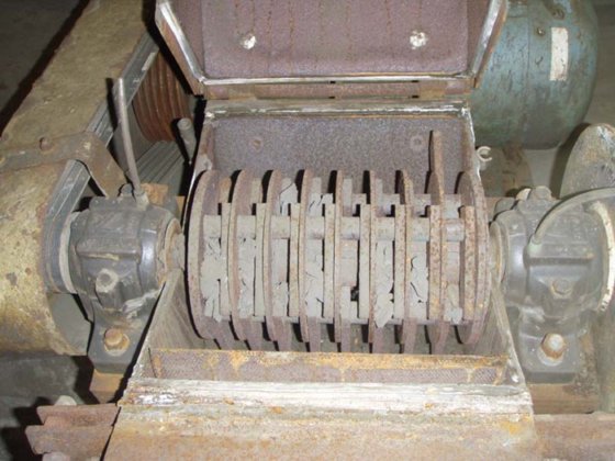 ハンマーミル、15 kW、穴あき底部付き