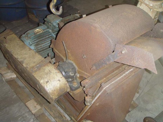 ハンマーミル、15 kW、穴あき底部付き