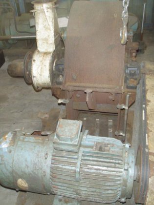 锤式粉碎机，15 千瓦，底部带孔