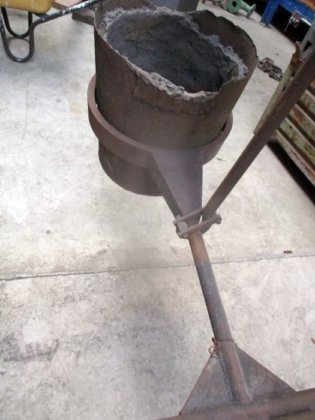 2 个用于小型铸造浇桶的吊桶，± 60 千克