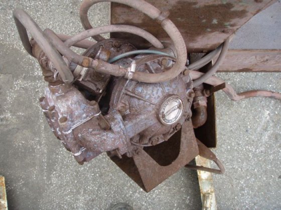 带泵的涂料抽吸墙