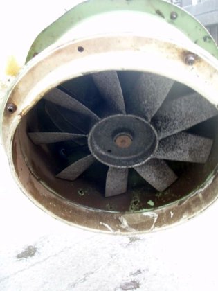 带泵的涂料抽吸墙