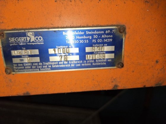 1989 剪叉式起重机械手，起重量 1000 公斤，适用于不同物体