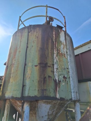 10 m³のコンパートメントを2つ備えたサイロ