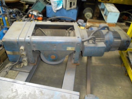 2001 DEMAG 双梁桥式起重机，10 吨，9450 毫米