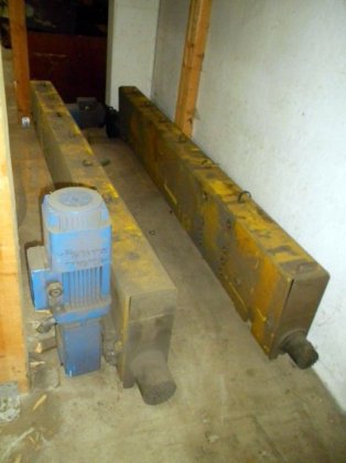 2001 DEMAG 双梁桥式起重机，10 吨，9450 毫米