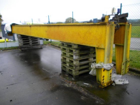 2001 DEMAG 双梁桥式起重机，10 吨，9450 毫米