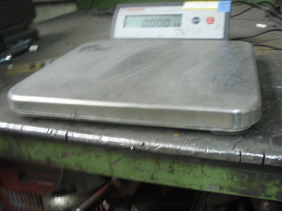 SOEHNLE 电子高台秤，最大重量 60 公斤。