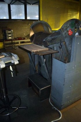 用于堆叠纸箱的液压倾斜装置 BOSCH 1000 公斤