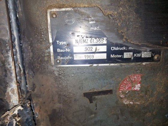 用于堆叠纸箱的液压倾斜装置 BOSCH 1000 公斤