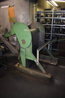 用于堆叠纸箱的液压倾斜装置 BOSCH 1000 公斤