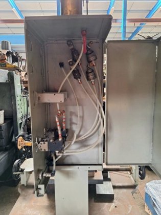 重力压铸机，模具多部件分离，手动和气动